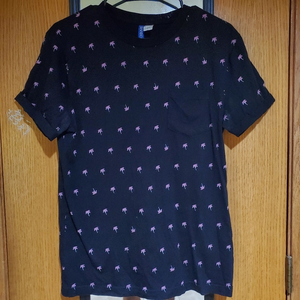 H&M Cuffed/Pocket Tee w/ pink pattern design